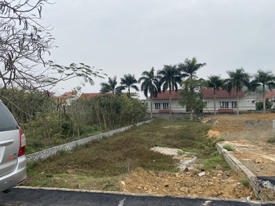 Đất trong xanh villas đang bán giá 50-60tr/m2 tôi b án mảnh bên cạnh giá bằng 1 nửa. dt 82m2, giá 0