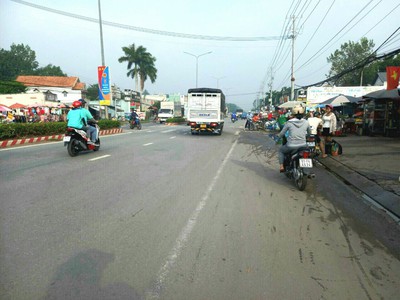 Bán nhà  trệt lầu đối diện chợ Chánh Lưu TT TX Bến Cát 2