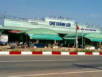 Bán nhà  trệt lầu đối diện chợ Chánh Lưu TT TX Bến Cát 1