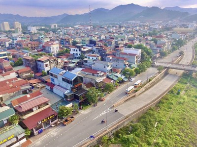 Chính chủ bán căn nhà số 125 ,mặt đường đê đà giang,phường đồng tiến ,tp hòa bình,tỉnh hòa bình 3