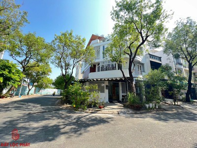 Nhà góc 2 mặt tiền 6x19m 3 lầu st phường tân phong quận 7. tây tứ trạch 0