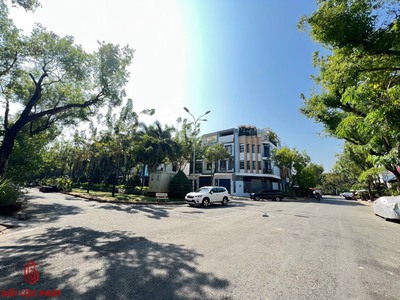 Nhà góc 2 mặt tiền 6x19m 3 lầu st phường tân phong quận 7. tây tứ trạch 1