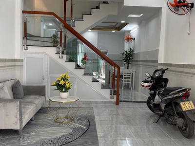 Bán gấp nhà ngộp ngân hàng bán nhà 3 tầng   1 sân thượng, p. thạnh xuân, q12 giá 4.9 tỷ/200m2 sàn, 3