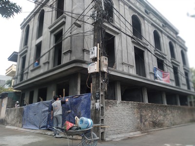 Bán nhà thị trấn đông anh giá chi 2.8 tỉ ngõ  thông oto đỗ cửa 0