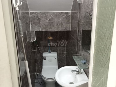 Cho thuê mặt bằng sạch đẹp hẻm 14 trần bình trọng, p1, quận 5 2