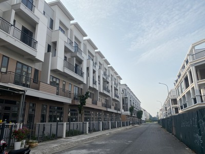 Bán nhà 4 tầng giá rẻ gần chung cư, giáp dân cư đông đúc, tiềm năng kinh doanh sầm uất, pháp láy 3