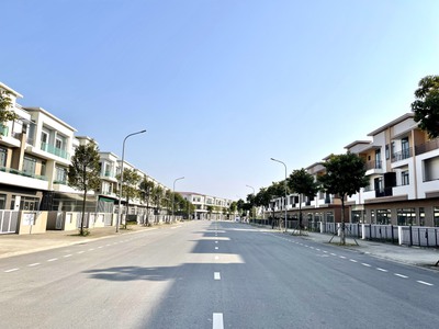 Chính chủ cần sang nhượng căn shophouse Centa Vsip đã hoàn thiện full và đang cho thuê 2