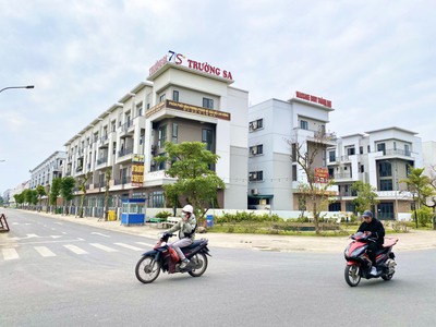 Bán nhà vị trí đắc địa, buôn bán kinh doanh sầm uất. 0