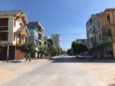 Nhà  đẹp 3  mặt tiền  có 1 không 2 vỉa hè đỗ 10 xe ô tô  giá siêu đầu tư tp thanh hóa. mb790 1