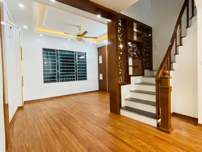 Bán nhà trường chinh, 7,2 tỷ, 40m2x5 tầng - nhà mới, mt:4.2m, 10m ra mặt phố, mặt tiền rộng - ở 4