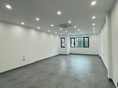 Cho thuê nguyên nhà 4 tầng hoàn thiện đẹp tại TD Lakeside, Lê Hồng Phong. 0