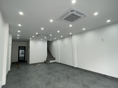 Cho thuê nguyên nhà 4 tầng hoàn thiện đẹp tại TD Lakeside, Lê Hồng Phong. 2