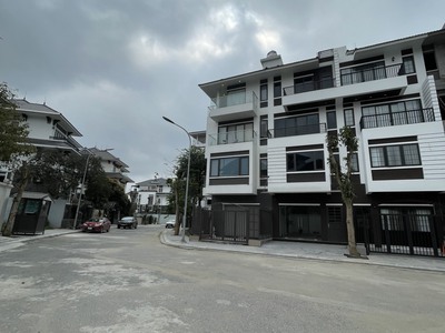 Cho thuê nguyên nhà 4 tầng hoàn thiện đẹp tại TD Lakeside, Lê Hồng Phong. 5