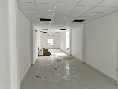 Cho thuê nhà mt lê thị riêng q1, 8x15m, trệt 5 lầu thang máy 2