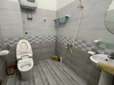 Cho thuê nhà mặt đường Văn Cao - hàng hiếm 7