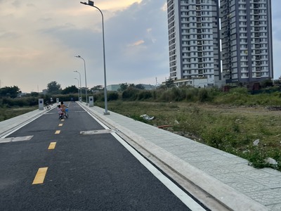Vợ chồng tôi cần bán mảnh đất dịch vụ Kinh Doanh- gần bến xe Miền Tây II - 100m2 giá 1 tỷ 899TR. 1