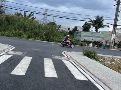 Vợ chồng tôi cần bán mảnh đất dịch vụ Kinh Doanh- gần bến xe Miền Tây II - 100m2 giá 1 tỷ 899TR. 2