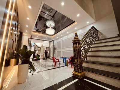 Siêu phẩm phân lô trung lực 101m x 5 tầng mới tinh - thang máy full kính- giá 10.8 tỉ 2