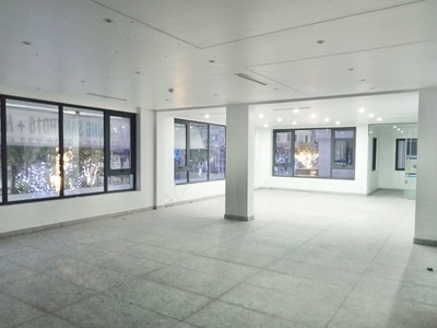 Cho thuê mặt bằng 200m2, T2 trục chính Vinhomes Marina 0