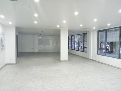 Cho thuê mặt bằng 200m2, T2 trục chính Vinhomes Marina 1