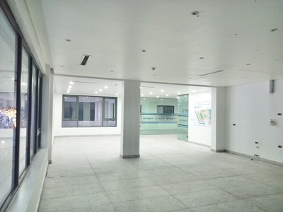 Cho thuê mặt bằng 200m2, T2 trục chính Vinhomes Marina 2