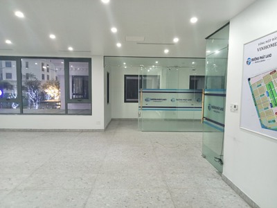Cho thuê mặt bằng 200m2, T2 trục chính Vinhomes Marina 3