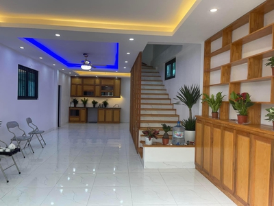 Cần bán gấp nhà 2 tầng xây mới - vỉa hè rộng- kinh doanh- đường rộng xe công tránh- nhà 2 mặt 0