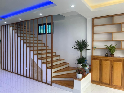 Cần bán gấp nhà 2 tầng xây mới - vỉa hè rộng- kinh doanh- đường rộng xe công tránh- nhà 2 mặt 2