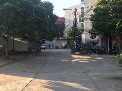 Cần bán gấp nhà 2 tầng xây mới - vỉa hè rộng- kinh doanh- đường rộng xe công tránh- nhà 2 mặt 4