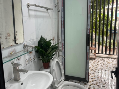 Cần bán gấp nhà 2 tầng xây mới - vỉa hè rộng- kinh doanh- đường rộng xe công tránh- nhà 2 mặt 3
