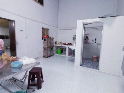 Bán nhà Quận 8, nhà rất rộng, chiều ngang hơn 6m, Hẻm ba gác chạy, giá rẻ 5