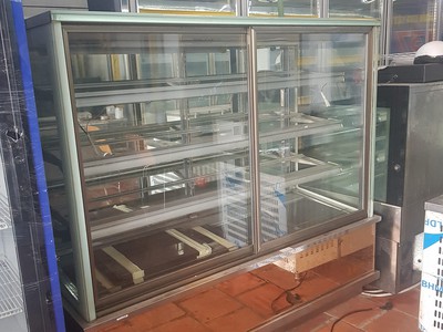 Tủ bánh kem kính vuông 4 tầng đài loan mới 90 0
