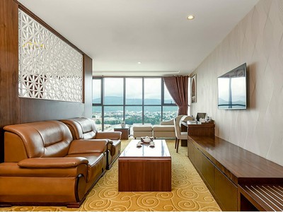 Khách sạn biển 4 sao mặt tiền phạm văn đồng. quận sơn trà. bể bơi vô cực. giá 185 tỷ 4