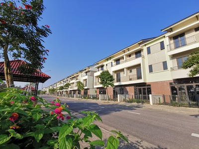 Bán shophouse 3 tầng tp từ sơn view sông sen 6,x tỷ 3