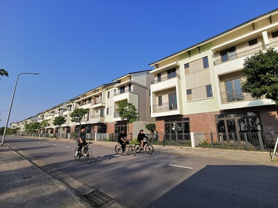 Bán shophouse 3 tầng tp từ sơn view sông sen 6,x tỷ 2