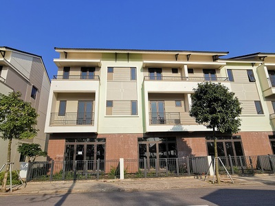 Bán shophouse 3 tầng tp từ sơn view sông sen 6,x tỷ 0