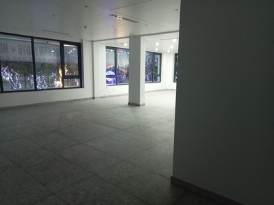 Cho thuê mặt bằng tầng 2  200m2 tại Vinhomes Marina, giá 35tr 4