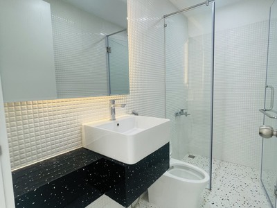 Cho thuê biệt thự hồ bơi 200 nguyễn văn hưởng-thảo điền 276m2,hầm 4 tầng 150 triệu 2