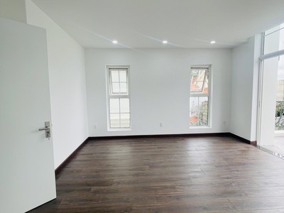 Cho thuê biệt thự hồ bơi 200 nguyễn văn hưởng-thảo điền 276m2,hầm 4 tầng 150 triệu 4