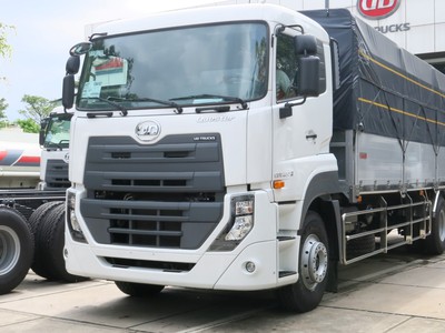 Xe 3 Chân Tải Thùng Mui Bạt UD Trucks CDE 280 1