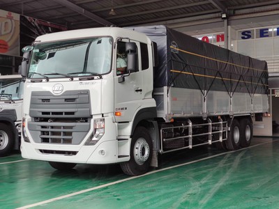 Xe 3 Chân Tải Thùng Mui Bạt UD Trucks CDE 280 6