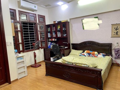 Bán nhà riêng ở cầu giấy 60m2, 5 tầng mặt tiền 5m, ngõ thông thoáng, cạnh phố ở nay chỉ 7 tỷ 3