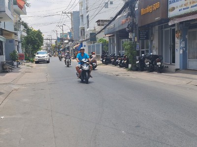 Nhà mặt tiền giá cực rẻ hàng xóm kdt vạn phuc cần bán gấp . 0