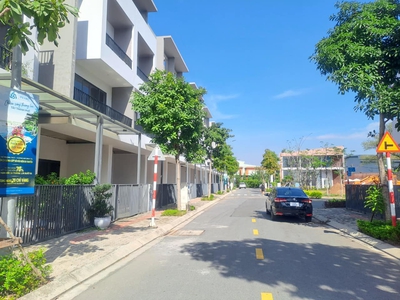 Nhà Phố The Pearl Riverside TT Bến Lức, Giá 3,3 Tỷ SHR 2