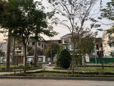  Bán đất tặng nhà cấp 4 còn mới , xóm 18 nghi phú  Diện tích 250m2 , mặt tiền hơn 12m  Hướng đ 1