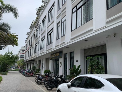 Cho thuê nhà vinhomes gardenia, hàm nghi, mỹ đình. dt 152m2, 5 tầng thông sàn 2