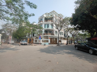 Cho thuê 3 Tầng Biệt Thự Để ở 3PN,3 Vệ Sinh, Phòng Khách và Bếp full đồ sử dụng giá chỉ 18tr/th 0