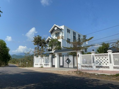 Chuyện nhượng biệt phủ 789m2 đối diện cụm cn sông cầu, đường nhựa 26m 0