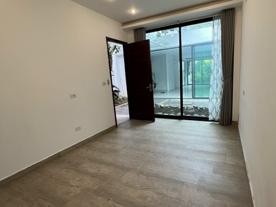 Cho thuê nhà shophouse 4T, 1 hầm làm SPA, café, shop thời trang, có thang máy 1