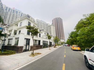 Bán BT Romace Plaza, Tố Hữu,Hà Đông. DT 190m x 4T. MT 11m. Giá 28,5 tỷ.LH: 0964769634 1